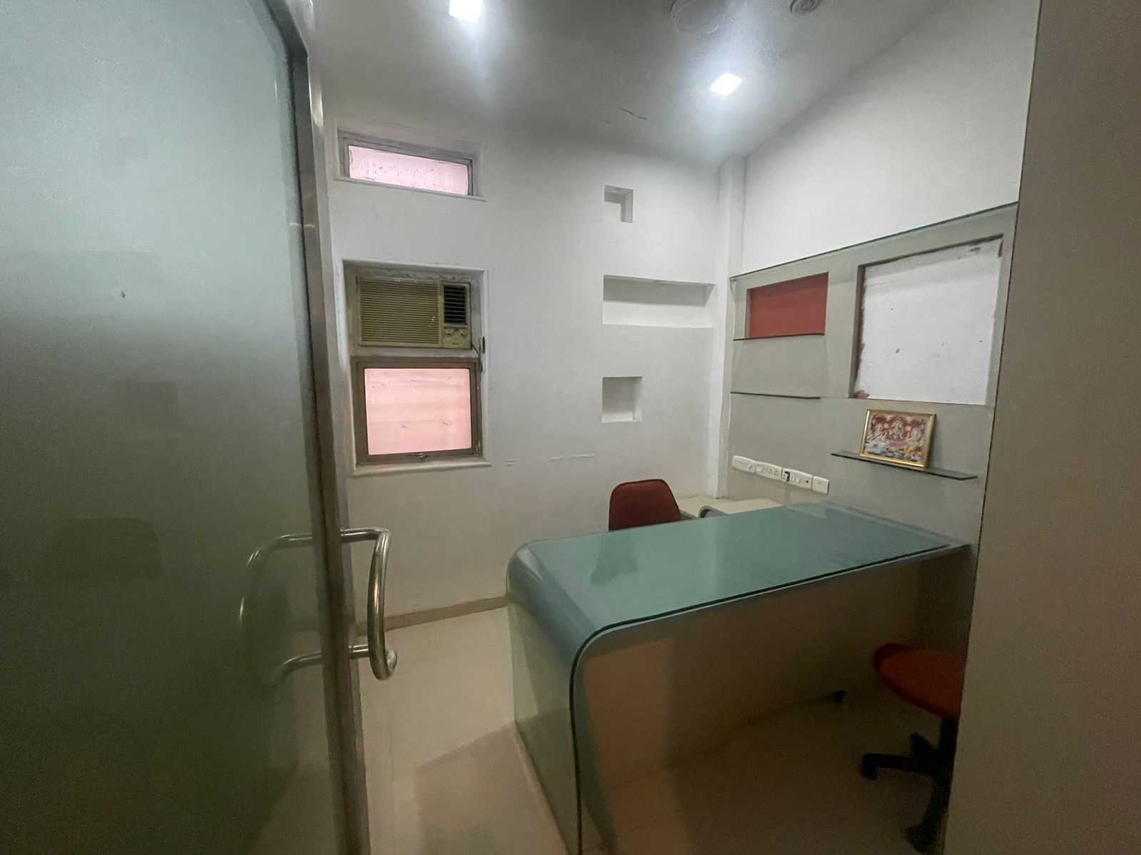 Lavishly office
